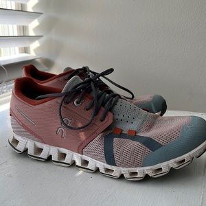 OnCloud Tennis Running Shoe Sneakers - Great Condition!